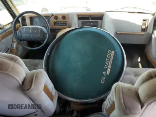 1994 Chevrolet Chevy Van z VIN 1GBEG25K9RF176079, wystawiony jako Copart lot #65824634 z przebiegiem 180 507 mil mil oraz Czysty tytuł • Clean title. Historia ofert i sprzedaży dostępna na DreamBid. Obrazek 8.