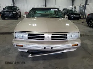 1995 Oldsmobile LSS z VIN 1G3HY5215SH307862, wystawiony jako Copart lot #69297244 z przebiegiem 129 142 mil mil oraz Szkody całkowita. Historia ofert i sprzedaży dostępna na DreamBid. Obrazek 5.