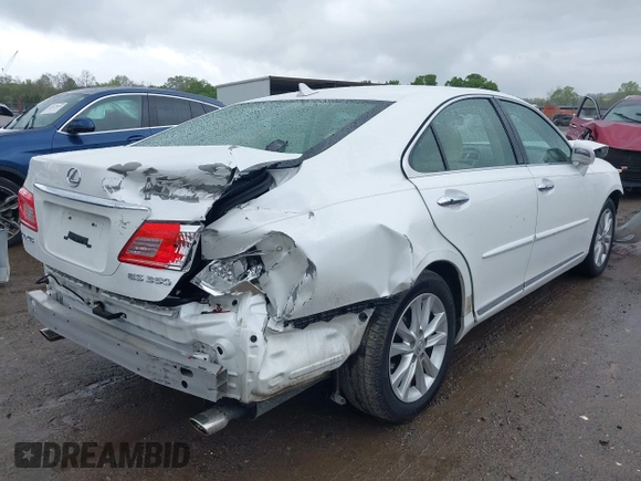 2010 Lexus ES with VIN JTHBK1EG0A2371565, listed as a IAAI auction lot 42011638 with 82,255 mi miles. Bid and sale history available at carsss.com. Image 4.