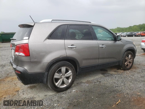 2012 Kia Sorento EX z VIN 5XYKU4A68CG209833, wystawiony jako Copart lot #53942035 z przebiegiem 216 199 mil mil oraz Szkoda całkowita • Salvage title. Historia ofert i sprzedaży dostępna na DreamBid. Obrazek 3.