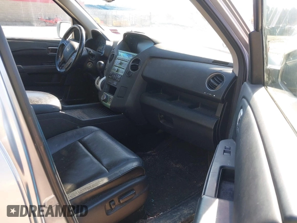 2011 Honda Pilot Touring with VIN 5FNYF4H96BB012122, listed as a IAAI auction lot 42071924 with 211,000 mi miles. Bid and sale history available at carsss.com. Image 5.