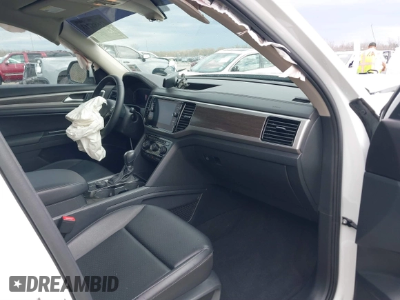 2019 Volkswagen Atlas SEL R-Line with VIN 1V2RR2CA6KC594588, listed as a IAAI auction lot 41686713 with 125,180 mi miles and . Bid and sale history available at DreamBid. Image 5.