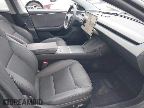 2024 Tesla Model 3 z VIN 5YJ3E1EA2RF784394, wystawiony jako IAAI lot #42034036 z przebiegiem 14 594 mil mil oraz . Historia ofert i sprzedaży dostępna na DreamBid. Obrazek 5.