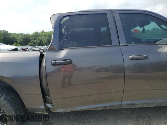 2017 Ram 1500 Tradesman z VIN 3C6RR7KT6HG556096, wystawiony jako Copart lot #61595525 z przebiegiem 211 355 mil mil oraz Szkoda całkowita • Salvage title. Historia ofert i sprzedaży dostępna na DreamBid. Obrazek 10.
