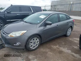 2012 Ford Focus SE z VIN 1FAHP3F2XCL430734, wystawiony jako IAAI lot #42469084 z przebiegiem 128 168 mil mil oraz . Historia ofert i sprzedaży dostępna na DreamBid. Obrazek 2.