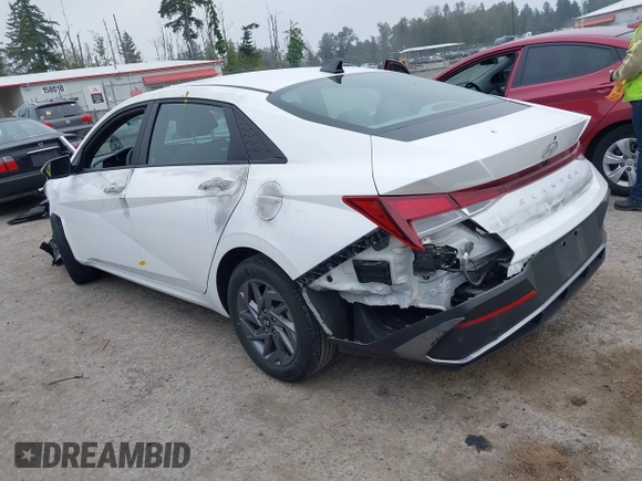 2024 Hyundai Elantra SEL z VIN KMHLM4DG6RU697014, wystawiony jako IAAI lot #42441346 z przebiegiem 28 771 mil mil oraz . Historia ofert i sprzedaży dostępna na DreamBid. Obrazek 3.