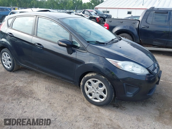 2013 Ford Fiesta SE z VIN 3FADP4EJ0DM149488, wystawiony jako IAAI lot #42373815 z przebiegiem 195 835 mil mil oraz . Historia ofert i sprzedaży dostępna na DreamBid. Obrazek 1.