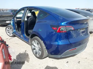 2024 Tesla Model Y Long Range with VIN 7SAYGDEE4RA247417, listed as a IAAI auction lot 41735632 with 30,062 mi miles. Bid and sale history available at carsss.com. Image 3.