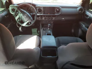 2017 Toyota Tacoma SR5 z VIN 3TMCZ5AN1HM096157, wystawiony jako Copart lot #74628764 z przebiegiem 91 998 mil mil oraz Szkoda całkowita • Salvage title. Historia ofert i sprzedaży dostępna na DreamBid. Obrazek 8.