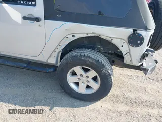 2012 Jeep Wrangler Sport z VIN 1C4AJWAG9CL255278, wystawiony jako IAAI lot #42469091 z przebiegiem 140 480 mil mil oraz . Historia ofert i sprzedaży dostępna na DreamBid. Obrazek 6.
