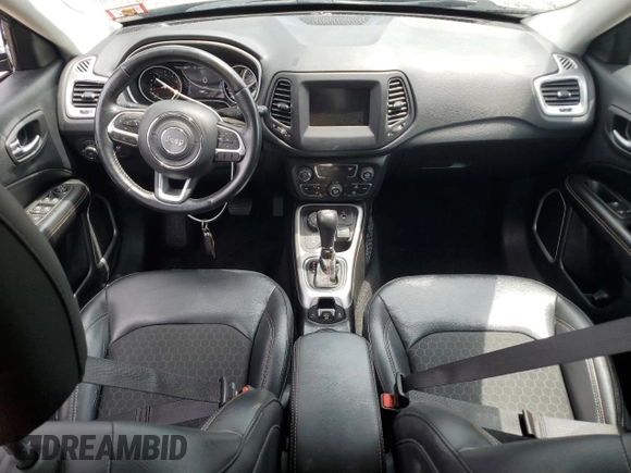 2019 Jeep Compass Latitude z VIN 3C4NJDBB4KT628626, wystawiony jako Copart lot #65212555 z przebiegiem 72 825 mil mil oraz Szkoda całkowita • Salvage title. Historia ofert i sprzedaży dostępna na DreamBid. Obrazek 8.