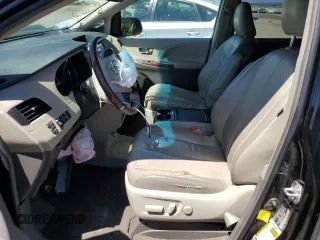 2012 Toyota Sienna XLE AAS z VIN 5TDYK3DC0CS259964, wystawiony jako Copart lot #55964505 z przebiegiem 161 119 mil mil oraz Szkoda całkowita • Salvage title. Historia ofert i sprzedaży dostępna na DreamBid. Obrazek 7.
