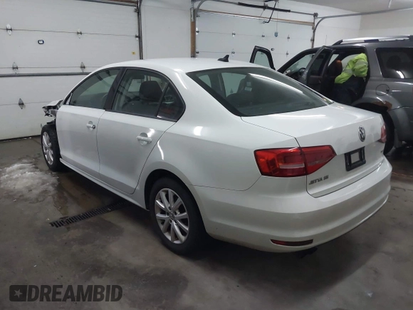 2015 Volkswagen Jetta Sport with VIN 3VWD17AJ1FM402112, listed as a IAAI auction lot 41368075 with 137,558 mi miles and . Bid and sale history available at DreamBid. Image 3.