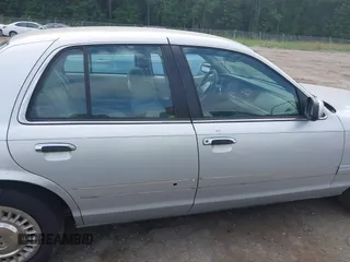 2000 Ford Crown Victoria Police Interceptor с VIN 2FAFP71W0YX183498, выставлен на аукционе IAAI как лот 42388246 с пробегом 250 591 миль миль и . История ставок и продаж доступна на DreamBid. Изображение 13.