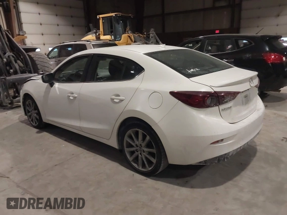 2018 Mazda 3 Touring z VIN 3MZBN1V32JM188650, wystawiony jako IAAI lot #41428819 z przebiegiem 225 611 mil mil oraz . Historia ofert i sprzedaży dostępna na DreamBid. Obrazek 3.