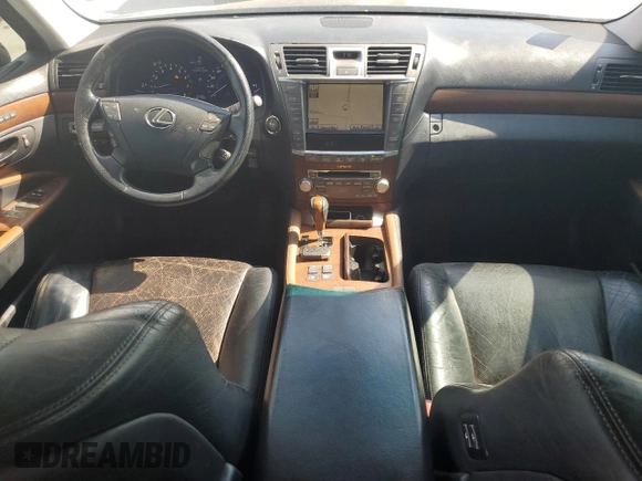 2011 Lexus LS 460 z VIN JTHBL5EF8B5103696, wystawiony jako Copart lot #53824455 z przebiegiem 118 705 mil mil oraz Szkoda całkowita • Salvage title. Historia ofert i sprzedaży dostępna na DreamBid. Obrazek 8.