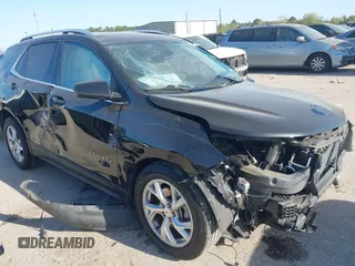 2020 Chevrolet Equinox LT with VIN 2GNAXLEX0L6132797, listed as a IAAI auction lot 41845477 with 31,901 mi miles. Bid and sale history available at carsss.com. Image 1.