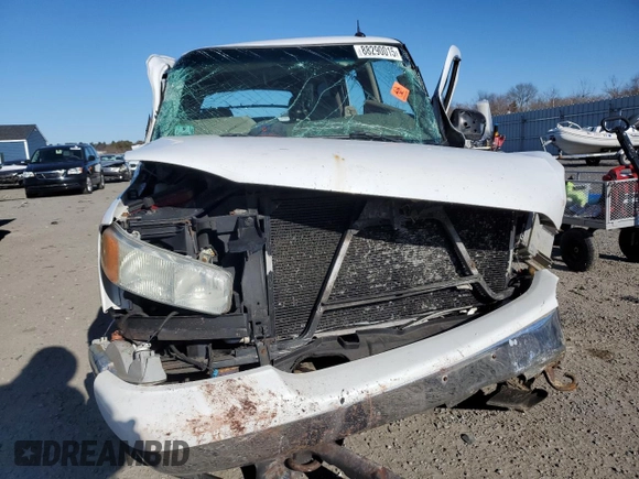 2005 GMC Yukon SLE with VIN 1GKEK13V05R110129, listed as a Copart auction lot 88290015 with 0 mi miles and Clean Title. Bid and sale history available at carsss.com. Image 5.