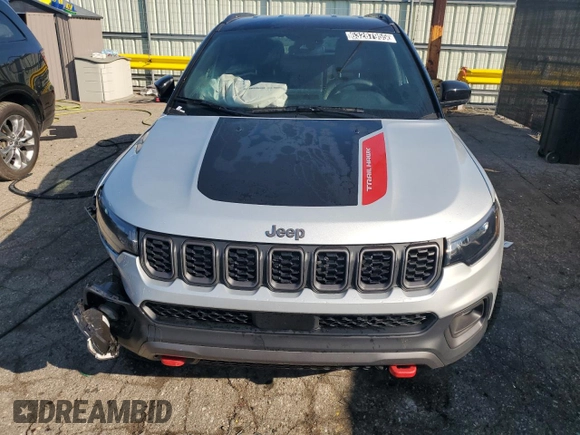 2025 Jeep Compass Trailhawk with VIN 3C4NJDDN0ST564544, listed as a Copart auction lot 63287955 with 7,390 mi miles and Clean title. Bid and sale history available at DreamBid. Image 5.