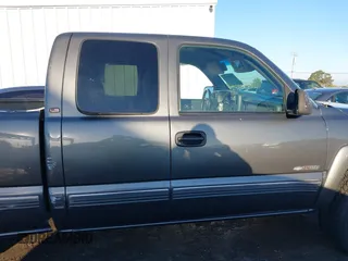 2002 Chevrolet Silverado 1500 LT with VIN 2GCEK19TX21183045, listed as a IAAI auction lot 40668595 with 211,358 mi miles. Bid and sale history available at carsss.com. Image 13.