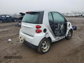 2015 Smart fortwo Passion with VIN WMEEJ3BA3FK791701, listed as a Copart auction lot 86552704 with 27,313 mi miles and Salvage Title. Bid and sale history available at DreamBid. Image 3.