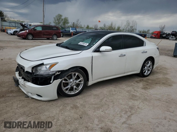 2014 Nissan Maxima SV z VIN 1N4AA5AP0EC439334, wystawiony jako Copart lot #54109875 z przebiegiem 131 592 mil mil oraz Szkoda całkowita • Salvage title. Historia ofert i sprzedaży dostępna na DreamBid. Obrazek 1.