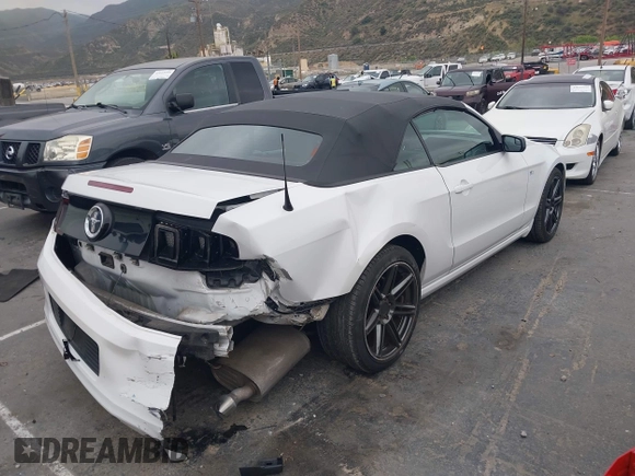 2014 Ford Mustang V6 with VIN 1ZVBP8EM8E5333696, listed as a IAAI auction lot 42042132 with 58,300 mi miles. Bid and sale history available at carsss.com. Image 4.