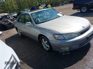 1998 Lexus ES 300 Luxury Sport Sdn with VIN JT8BF28G1W5049917, listed as a IAAI auction lot 42093778 with 331,253 mi miles. Bid and sale history available at carsss.com. Image 1.