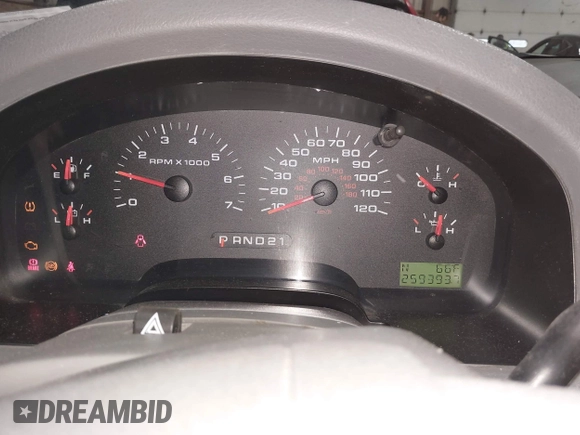 2008 Ford F-150 XL with VIN 1FTRF14W28KE72128, listed as a IAAI auction lot 41999293 with 259,393 mi miles. Bid and sale history available at carsss.com. Image 7.