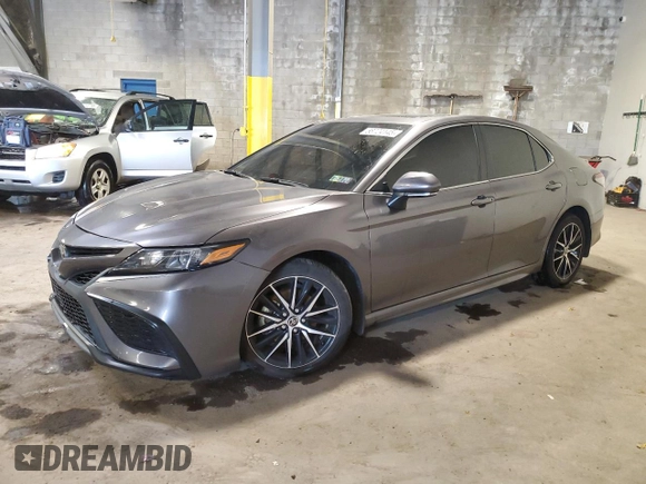 2023 Toyota Camry SE z VIN 4T1G11BK9PU083121, wystawiony jako Copart lot #58724145 z przebiegiem 29 991 mil mil oraz Szkoda całkowita • Salvage title. Historia ofert i sprzedaży dostępna na DreamBid. Obrazek 1.