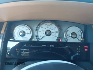 2018 Rolls-Royce Dawn z VIN SCA666D52JU115704, wystawiony jako IAAI lot #41816328 z przebiegiem 41 305 mil mil oraz . Historia ofert i sprzedaży dostępna na DreamBid. Obrazek 7.