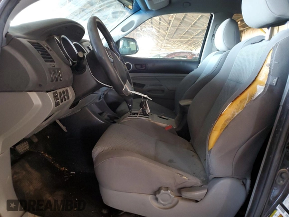 2015 Toyota Tacoma z VIN 3TMLU4EN9FM192716, wystawiony jako Copart lot #61462045 z przebiegiem 103 240 mil mil oraz Szkoda całkowita • Salvage title. Historia ofert i sprzedaży dostępna na DreamBid. Obrazek 7.