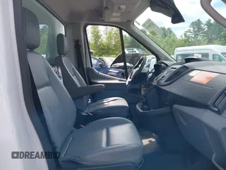 2018 Ford Transit z VIN 1FDBF8ZM7JKA87392, wystawiony jako IAAI lot #42589010 z przebiegiem 99 526 mil mil oraz . Historia ofert i sprzedaży dostępna na DreamBid. Obrazek 5.