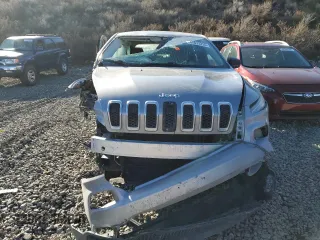 2015 Jeep Cherokee Sport z VIN 1C4PJMAB8FW776627, wystawiony jako Copart lot #47873235 z przebiegiem Nie podano mil oraz Szkoda całkowita • Salvage title. Historia ofert i sprzedaży dostępna na DreamBid. Obrazek 5.