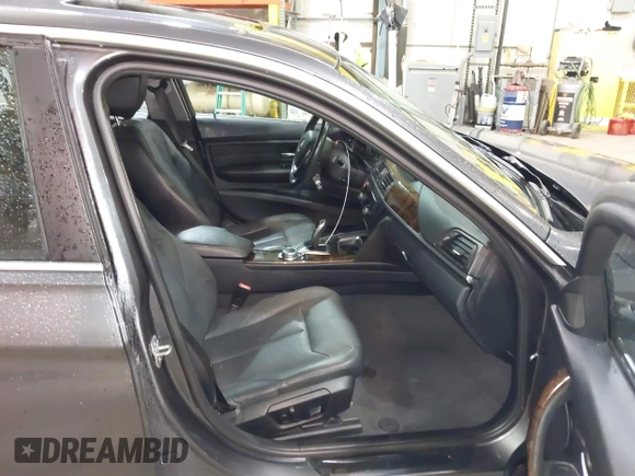 2015 BMW 3 Series 328i xDrive с VIN WBA3B5C57FP652994, выставлен на аукционе IAAI как лот 41917971 с пробегом 171 342 миль миль и . История ставок и продаж доступна на DreamBid. Изображение 5.
