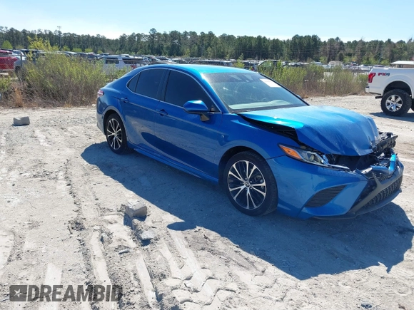 2020 Toyota Camry SE z VIN 4T1G11AKXLU371905, wystawiony jako IAAI lot #41868062 z przebiegiem 103 336 mil mil oraz . Historia ofert i sprzedaży dostępna na DreamBid. Obrazek 1.