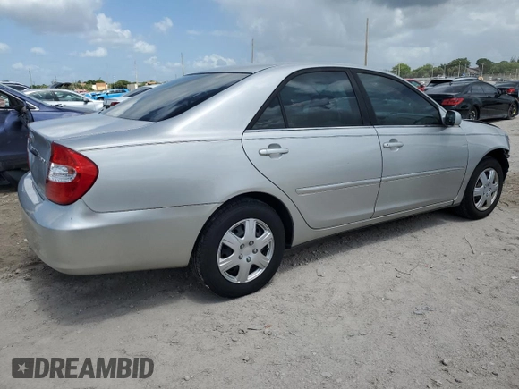 2004 Toyota Camry LE z VIN 4T1BE32K34U305013, wystawiony jako Copart lot #60912085 z przebiegiem 127 247 mil mil oraz Szkoda całkowita • Salvage title. Historia ofert i sprzedaży dostępna na DreamBid. Obrazek 3.