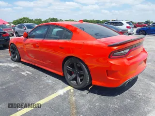 2020 Dodge Charger Scat Pack z VIN 2C3CDXGJ6LH197320, wystawiony jako IAAI lot #42158001 z przebiegiem 27 912 mil mil oraz . Historia ofert i sprzedaży dostępna na DreamBid. Obrazek 3.