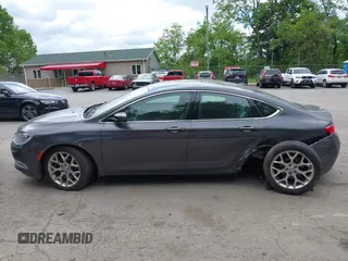2015 Chrysler 200 C z VIN 1C3CCCEG4FN512713, wystawiony jako IAAI lot #42285227 z przebiegiem 109 379 mil mil oraz . Historia ofert i sprzedaży dostępna na DreamBid. Obrazek 14.