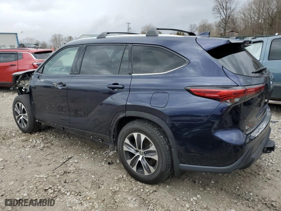 2021 Toyota Highlander XLE with VIN 5TDHZRAHXMS523935, listed as a Copart auction lot 47992635 with 50,094 mi miles and Clean Title. Bid and sale history available at carsss.com. Image 2.