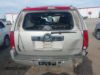 2008 Cadillac Escalade with VIN 1GYFK63848R236600, listed as a IAAI auction lot 41708402 with 193,214 mi miles. Bid and sale history available at carsss.com. Image 17.