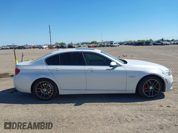 2015 BMW 5 Series 528i z VIN WBA5A5C56FD519513, wystawiony jako IAAI lot #41958103 z przebiegiem 162 768 mil mil oraz . Historia ofert i sprzedaży dostępna na DreamBid. Obrazek 13.