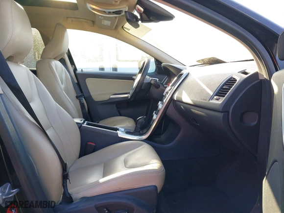 2016 Volvo XC60 T5 Premier with VIN YV4612RK5G2842318, listed as a IAAI auction lot 41743162 with 155,576 mi miles. Bid and sale history available at carsss.com. Image 5.