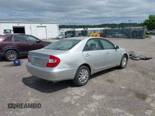 2003 Toyota Camry LE z VIN 4T1BE32K93U260416, wystawiony jako IAAI lot #42300847 z przebiegiem 110 918 mil mil oraz . Historia ofert i sprzedaży dostępna na DreamBid. Obrazek 4.