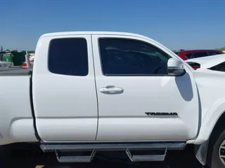 2023 Toyota Tacoma SR z VIN 3TYRZ5CN5PT034397, wystawiony jako IAAI lot #42055222 z przebiegiem 39 144 mil mil oraz . Historia ofert i sprzedaży dostępna na DreamBid. Obrazek 14.