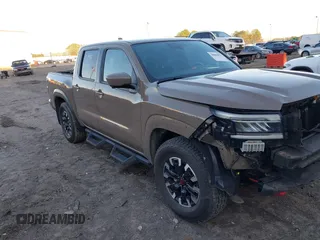 2022 Nissan Frontier SV z VIN 1N6ED1EJ3NN648912, wystawiony jako IAAI lot #40888927 z przebiegiem 59 633 mil mil oraz . Historia ofert i sprzedaży dostępna na DreamBid. Obrazek 19.