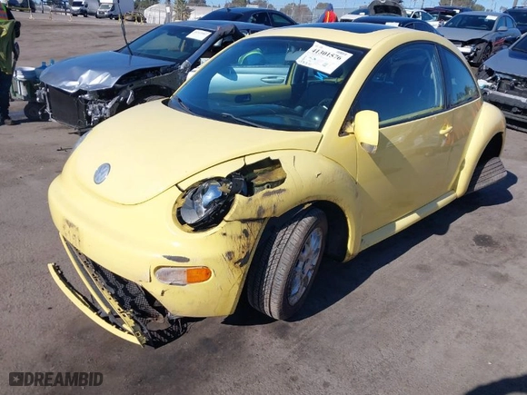2004 Volkswagen New Beetle GLS with VIN 3VWCK21C24M401156, listed as a IAAI auction lot 41301576 with 137,591 mi miles. Bid and sale history available at carsss.com. Image 2.