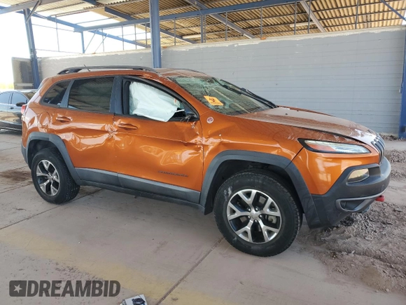 2015 Jeep Cherokee Trailhawk z VIN 1C4PJMBS4FW647489, wystawiony jako Copart lot #53362135 z przebiegiem 53 139 mil mil oraz Szkoda całkowita • Salvage title. Historia ofert i sprzedaży dostępna na DreamBid. Obrazek 4.