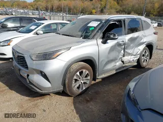 2024 Toyota Highlander LE with VIN 5TDKDRBHXRS529292, listed as a IAAI auction lot 40629648 with 8,493 mi miles. Bid and sale history available at carsss.com. Image 2.