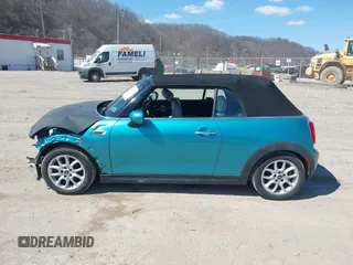 2016 MINI Convertible z VIN WMWWG5C53G3C18842, wystawiony jako IAAI lot #41864596 z przebiegiem 91 253 mil mil oraz . Historia ofert i sprzedaży dostępna na DreamBid. Obrazek 14.